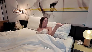 Địt Nhau Với Bạn Thân Của Mẹ Kế Trên Một Chiếc Giường