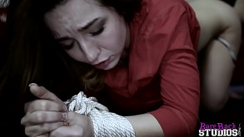 Địt Con Ghẻ Bambi Brooks Trong Breaking My Step Daughter